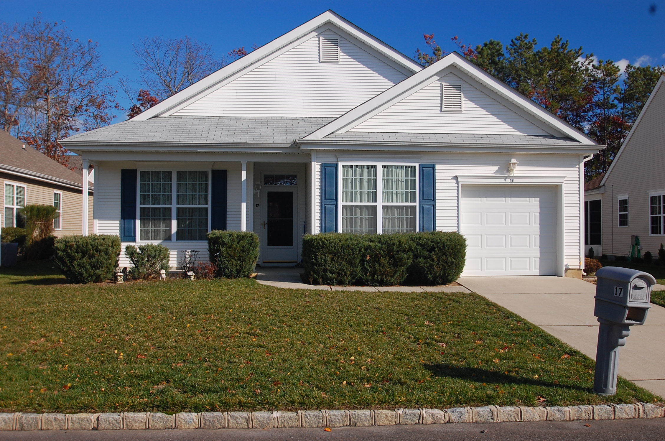 17 LILLY DR